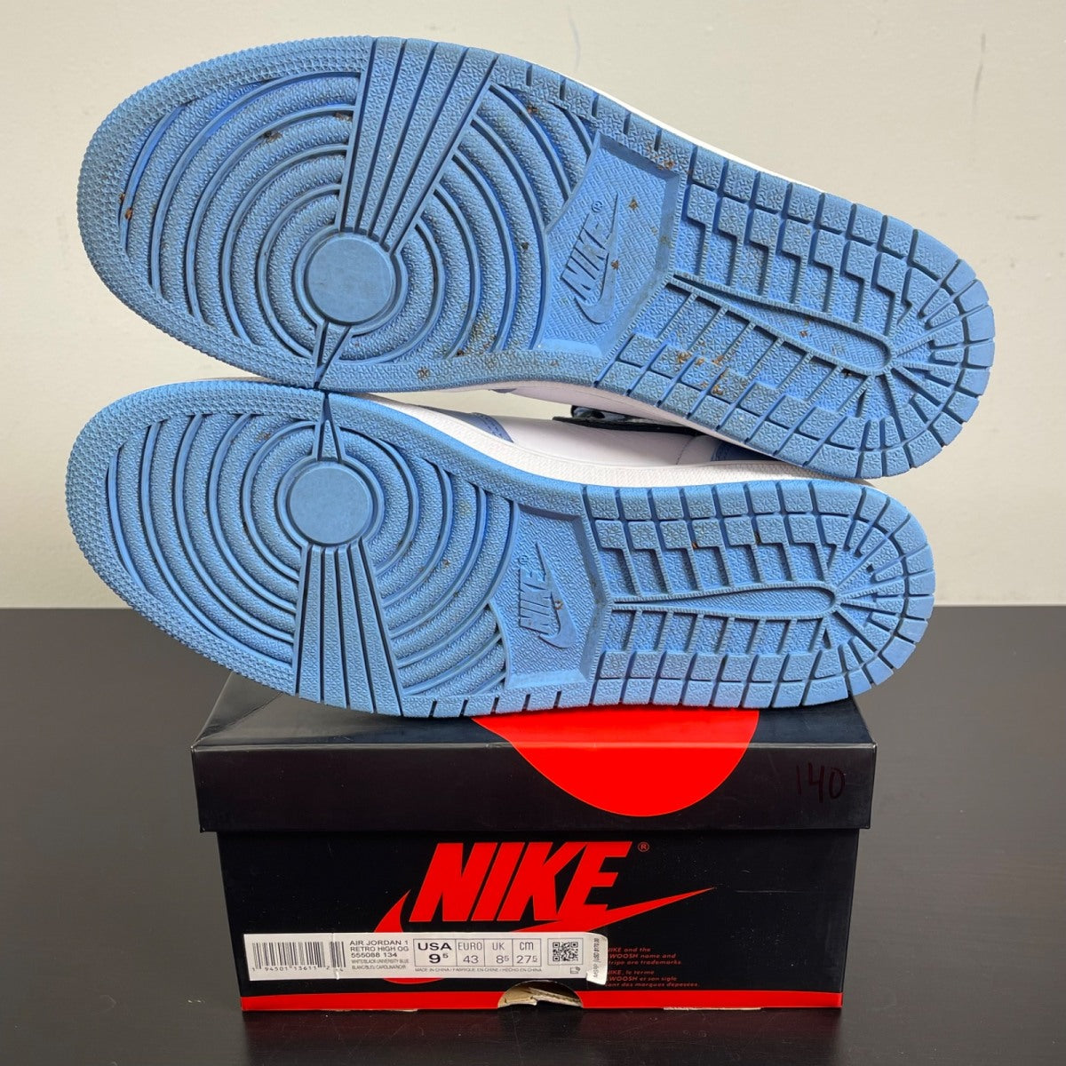 Jordan 1 Retro High OG University Blue 9.5 (Moderately Worn Pre-Owned)JordanWhite/University Blue-Black - Image 5