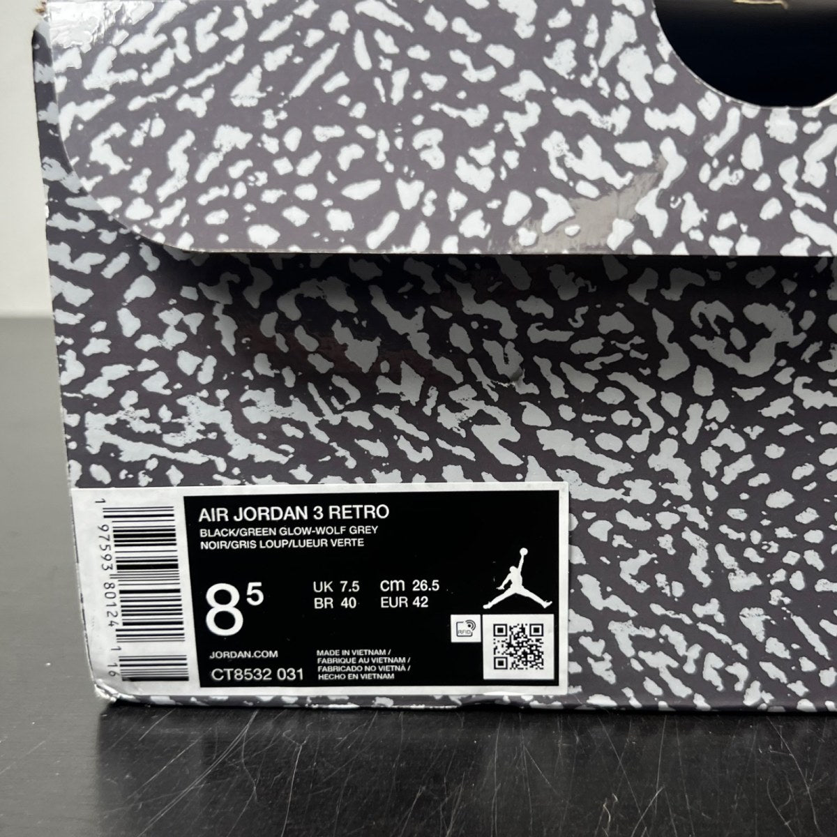Jordan 3 Retro Green Glow 8.5 (Moderately Worn Pre-Owned)JordanBlack/Green Glow/Wolf Grey/White - Image 4