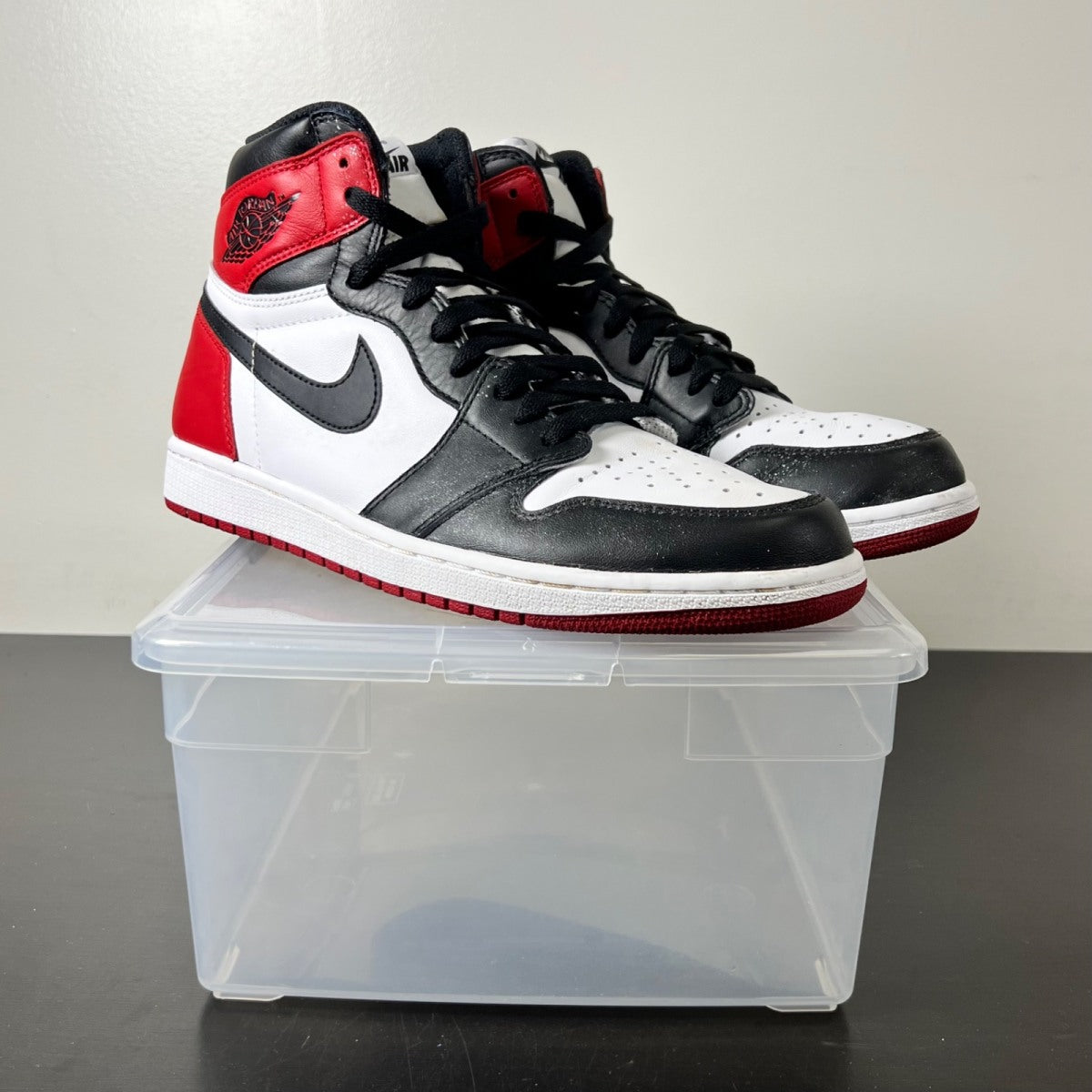 Jordan 1 Retro Black Toe (2016) 10 (Lightly Worn Pre-Owned)JordanWhite/Varsity Red/Black - Image 1