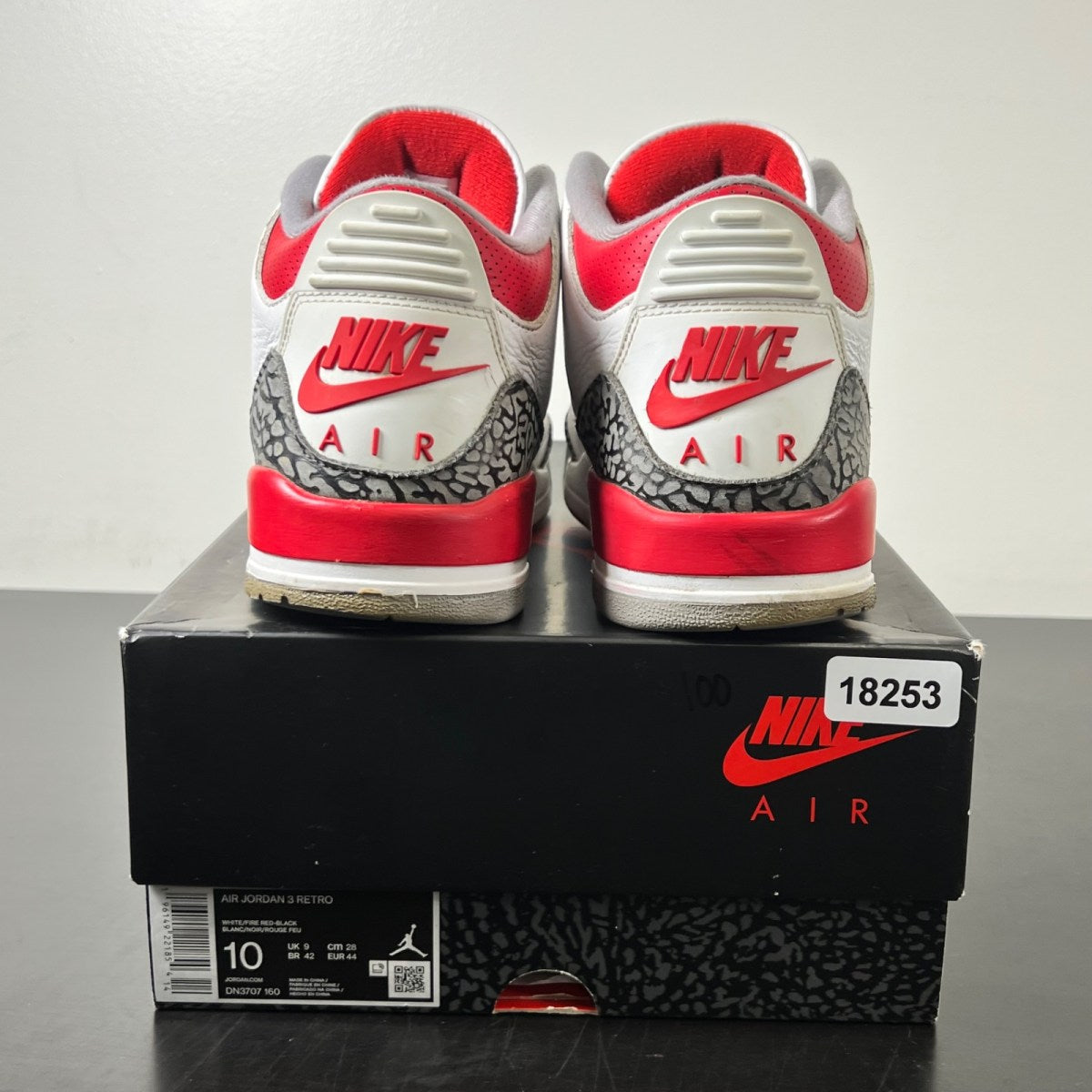 Jordan 3 Retro Fire Red (2022) 10 (Heavily Worn Pre-Owned)JordanWhite/Fire Red/Cement Grey/Black - Image 5