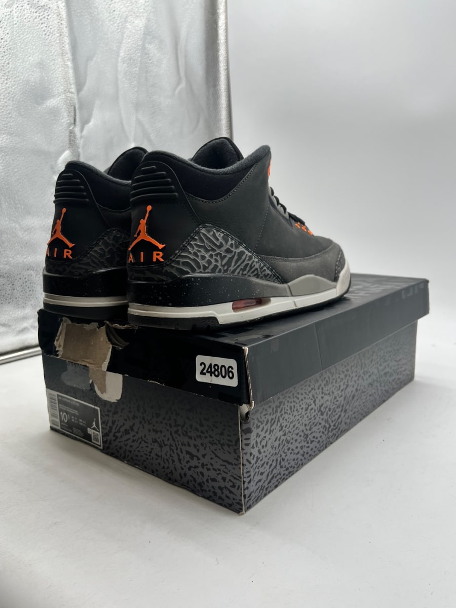 Jordan 3 Retro Fear Pack (2023) 10.5 (Lightly Worn Pre-Owned)JordanNight Stadium/Total Orange-Black-Flat Pewter-Neutral Grey - Image 5