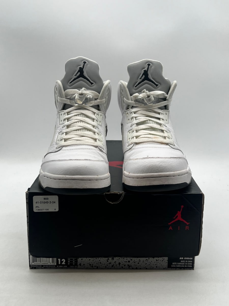 Jordan 5 Retro Metallic White (2015) 12 (Moderately Worn Pre-Owned)JordanWhite/Metallic Silver-Black - Image 2