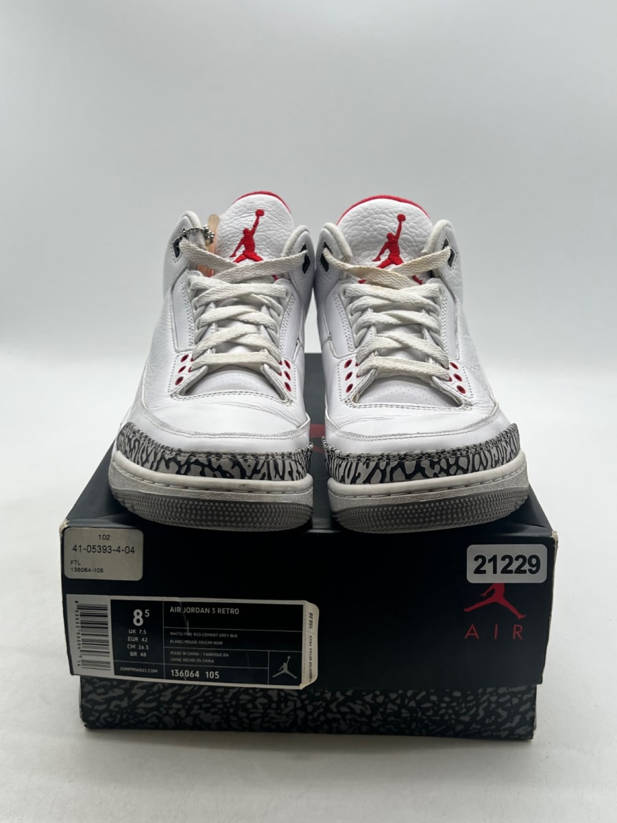 Jordan 3 Retro White Cement (2011) 8.5 (Moderately Worn Pre-Owned) - Image 2
