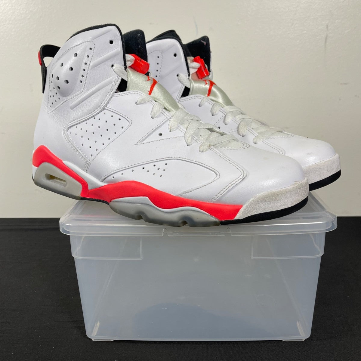 Jordan 6 Retro Infrared White (2014) 10.5 (Moderately Worn Pre-Owned)JordanWhite/Infrared - Image 1