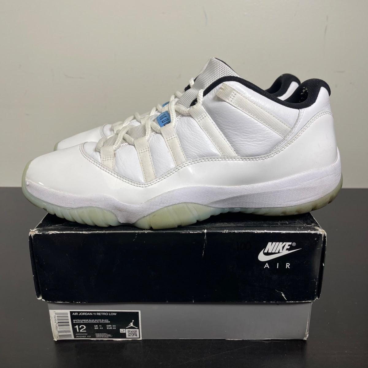 Jordan 11 Retro Low Legend Blue 12 (Moderately Worn Pre-Owned)JordanWhite/White-Black-Legend Blue - Image 3
