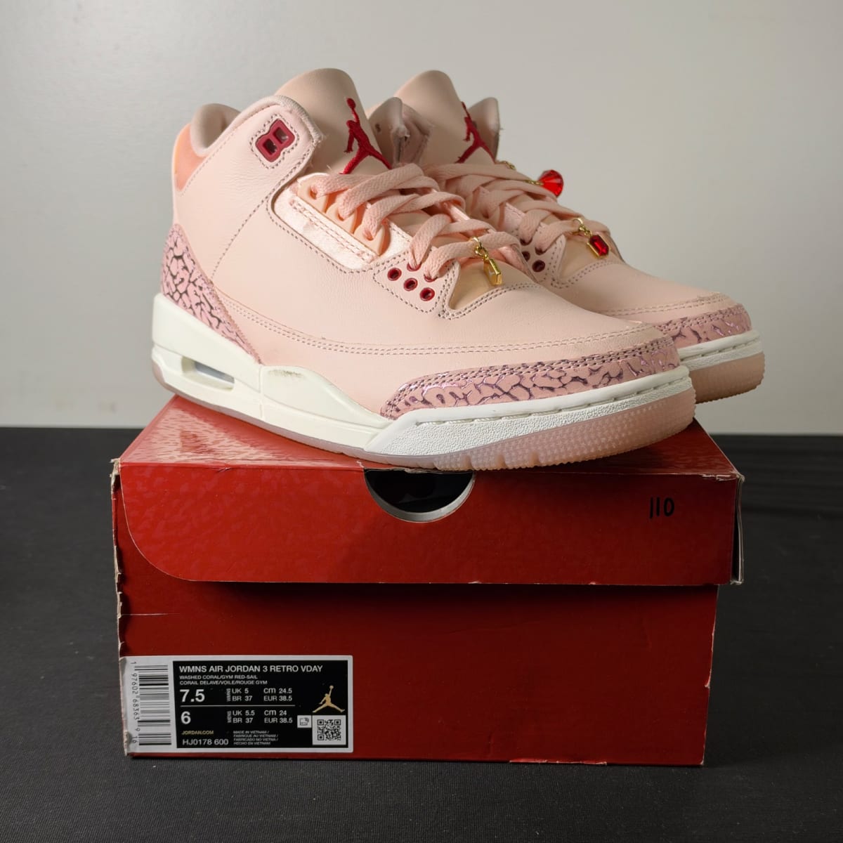 Jordan 3 Retro Valentine's Day Treat Yourself (2025) (Women's) (Size 7.5W) - aux