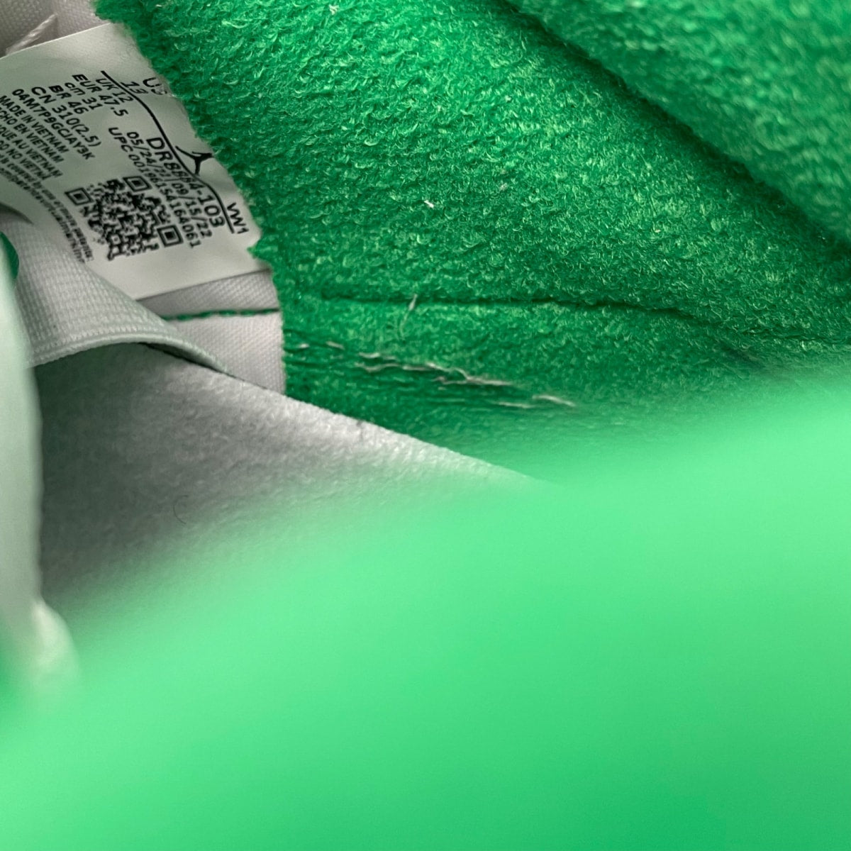Jordan 2 Retro Lucky Green 13 (Moderately Worn Pre-Owned)JordanWhite/Lucky Green/Sail/Light Steel Grey - Image 6