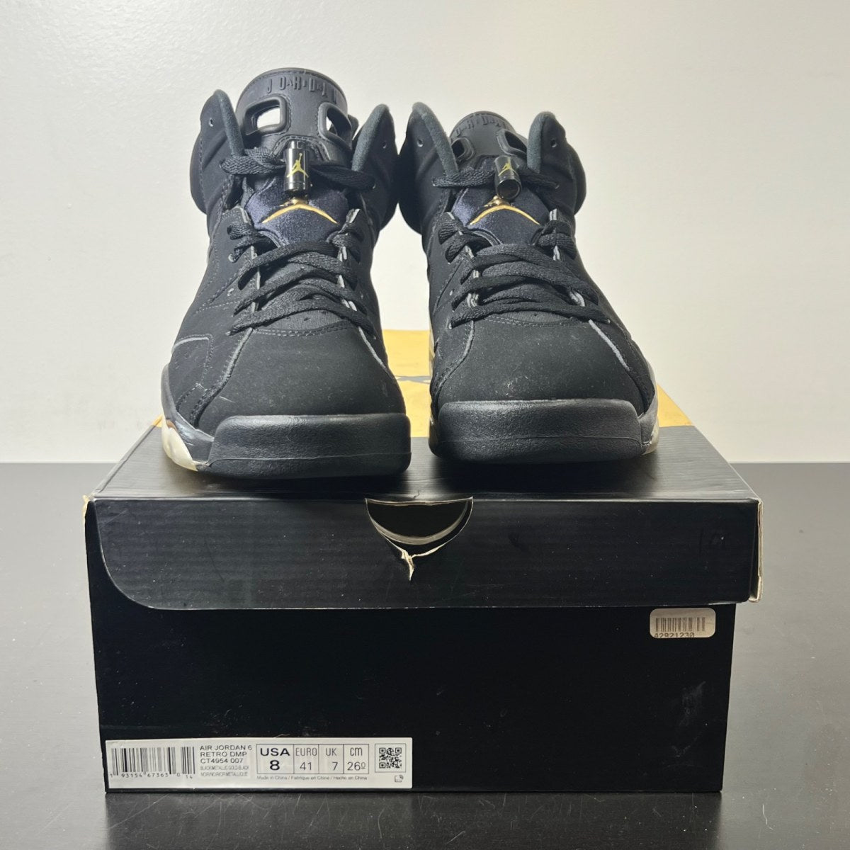 Jordan 6 Retro DMP (2020) 8 (Lightly Worn Pre-Owned)JordanBlack/Metallic Gold - Image 2