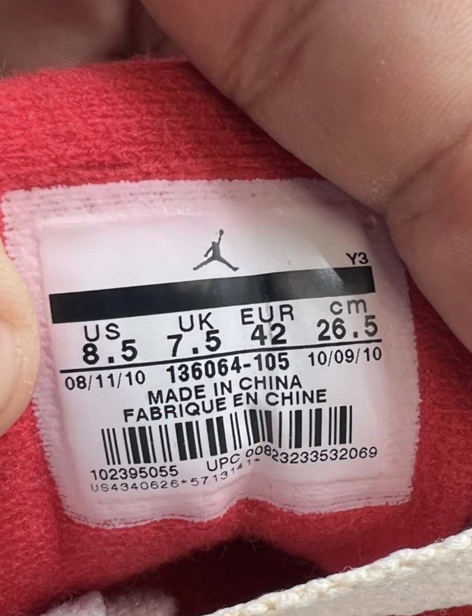 Jordan 3 Retro White Cement (2011) 8.5 (Moderately Worn Pre-Owned)JordanWhite/Cement Grey-Fire Red - Image 9