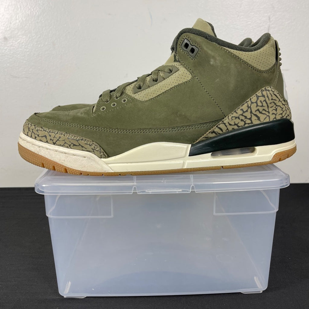 Jordan 3 Retro Family Affair 10 (Moderately Worn Pre-Owned)JordanMedium Olive/Sequoia/Neutral Olive/Sail/Total Crimson - Image 3