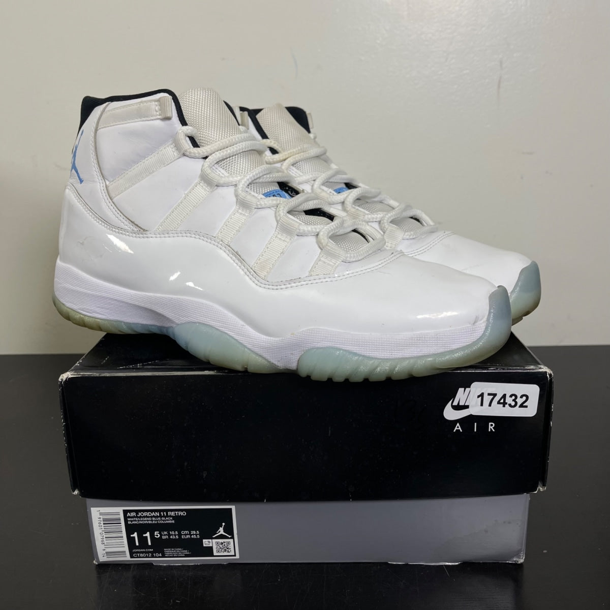 Jordan 11 Retro Legend Blue (2024) 11.5 (Moderately Worn Pre-Owned)JordanWhite/Legend Blue/Black - Image 1