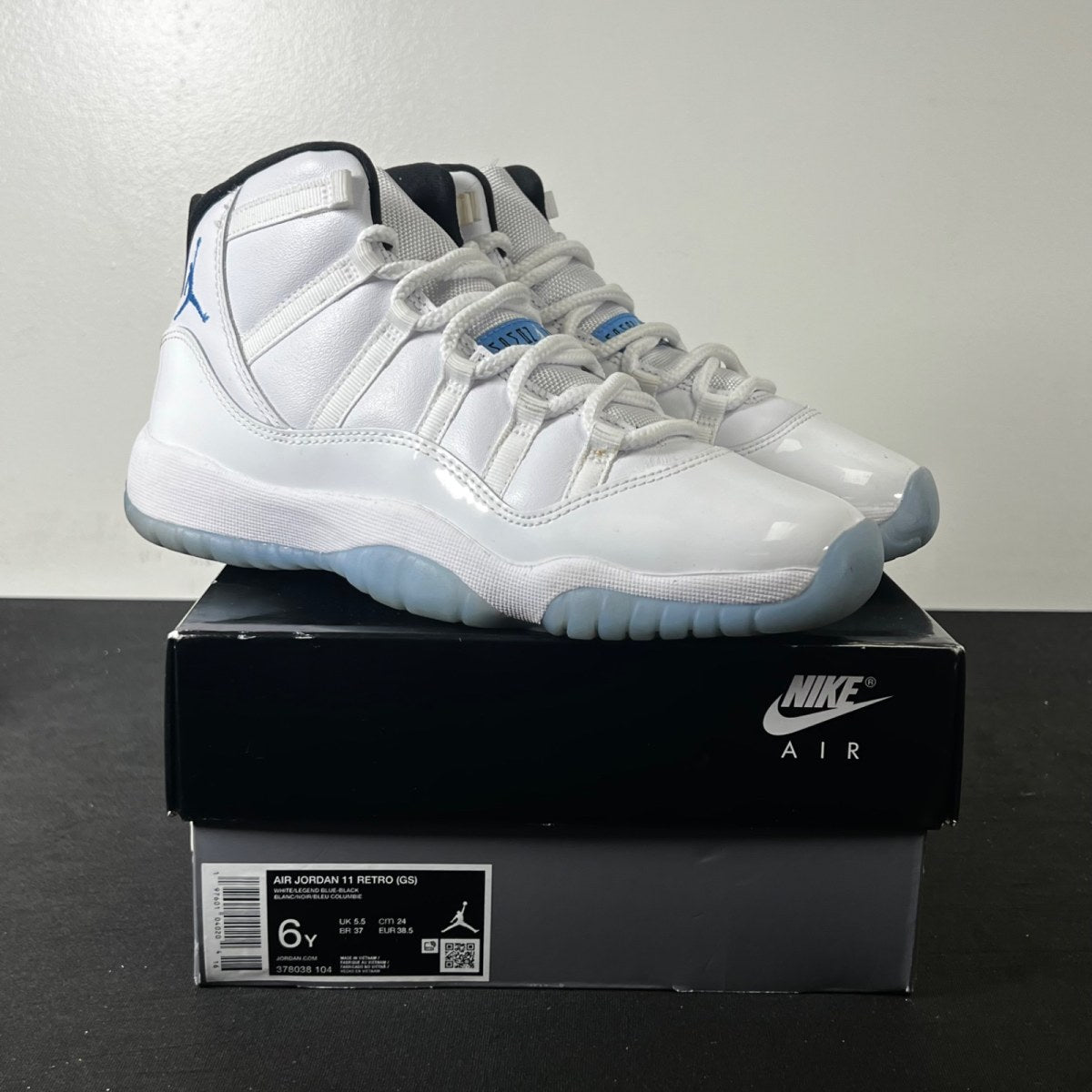 Jordan 11 Retro Legend Blue (2024) (GS) 6Y (Moderately Worn Pre-Owned)JordanWhite/Legend Blue/Black - Image 1