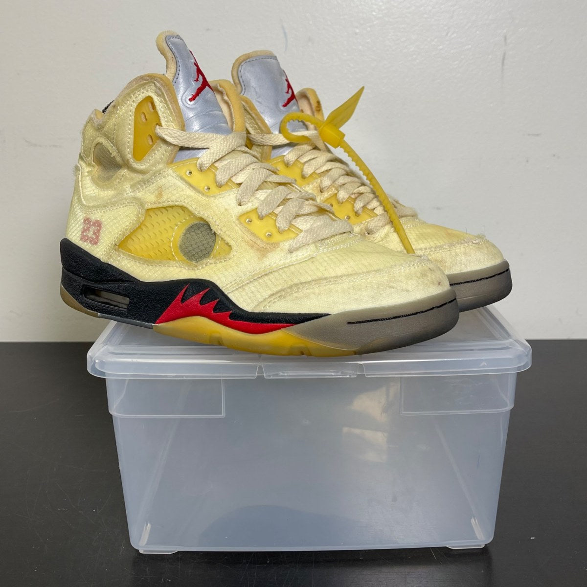 Jordan 5 Retro Off-White Sail 5.5 (Moderately Worn Pre-Owned)JordanSail/Fire Red-Muslin-Black - Image 1