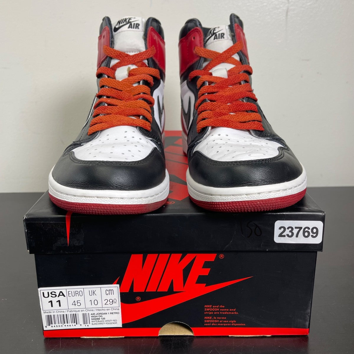 Jordan 1 Retro Black Toe (2016) 11 (Moderately Worn Pre-Owned)JordanWhite/Varsity Red/Black - Image 2