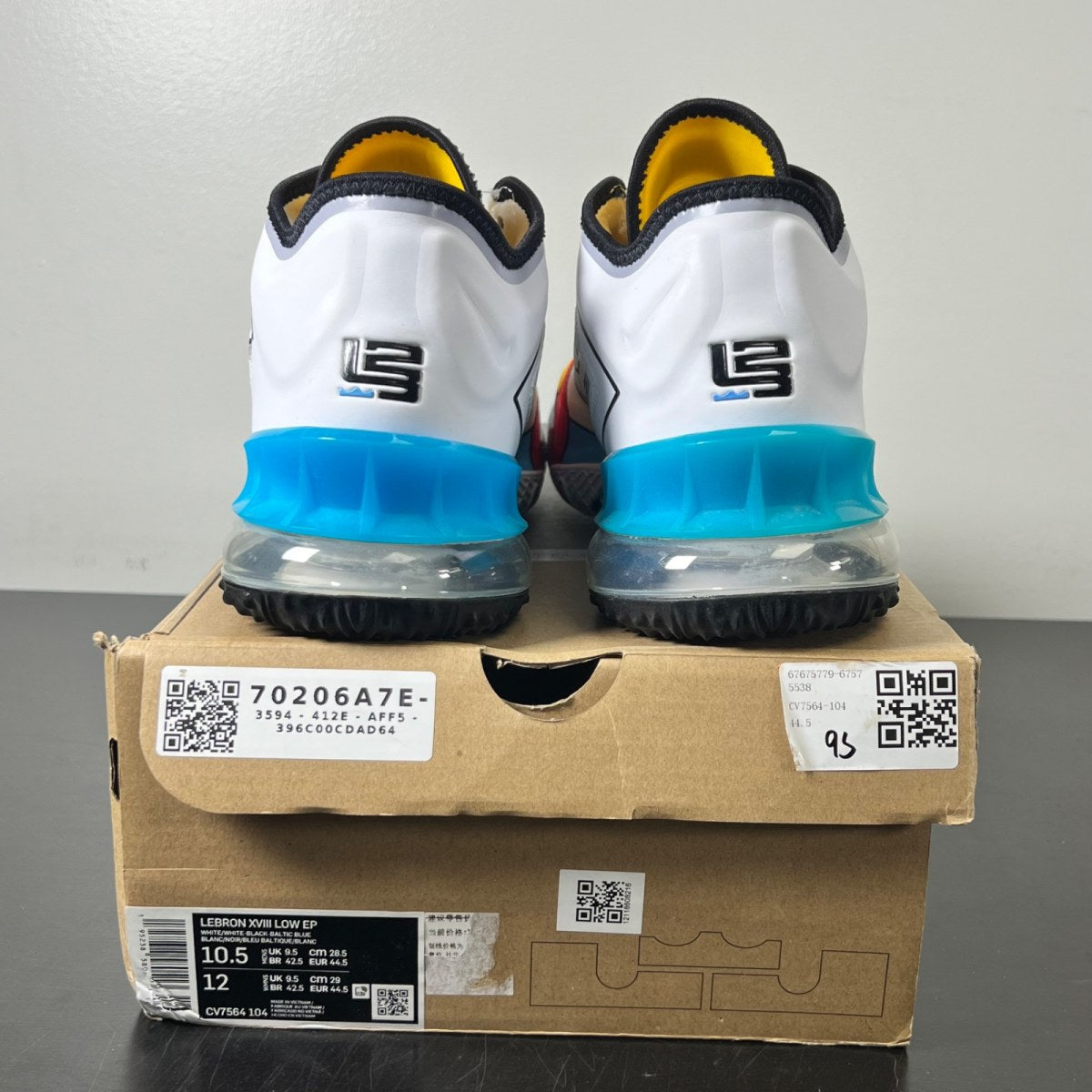 Nike LeBron 18 Low Stewie Griffin 10.5 (Lightly Worn Pre-Owned)NikeWhite/Yellow-Teal-Red - Image 5