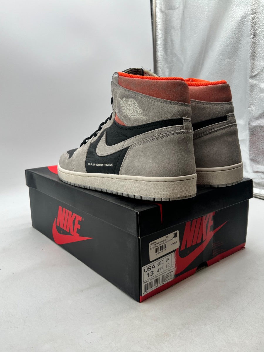 Jordan 1 Retro High Neutral Grey Hyper Crimson 13 (Moderately Worn Pre-Owned) - Image 4
