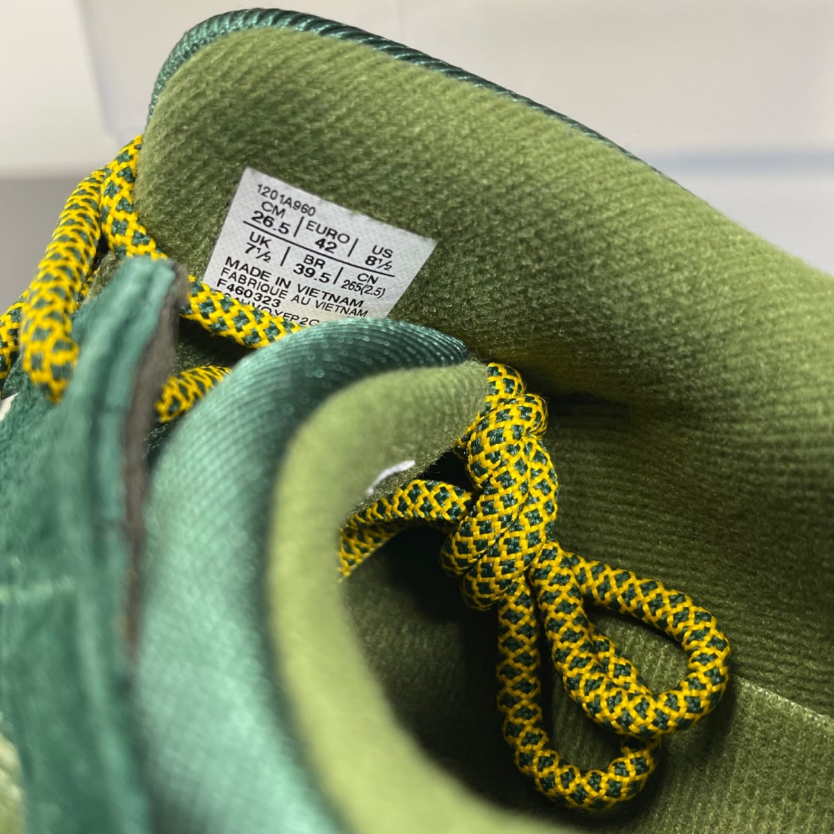 ASICS Gel-Lyte III '07 Remastered Kith Marvel X-Men Rogue Opened Box (Trading Card Not Included) 8.5 (Moderately Worn Pre-Owned)ASICSGreen/Yellow - Image 6