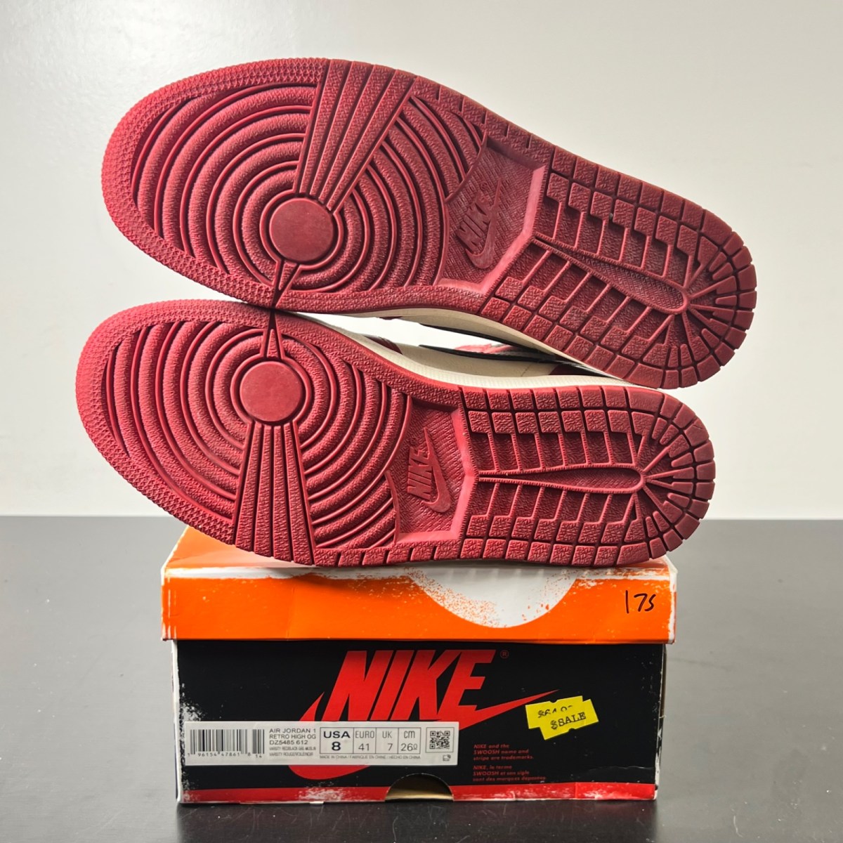 Jordan 1 Retro High OG Chicago Lost and Found 8 (Lightly Worn Pre-Owned)JordanVarsity Red/Black-Sail-Muslin - Image 6