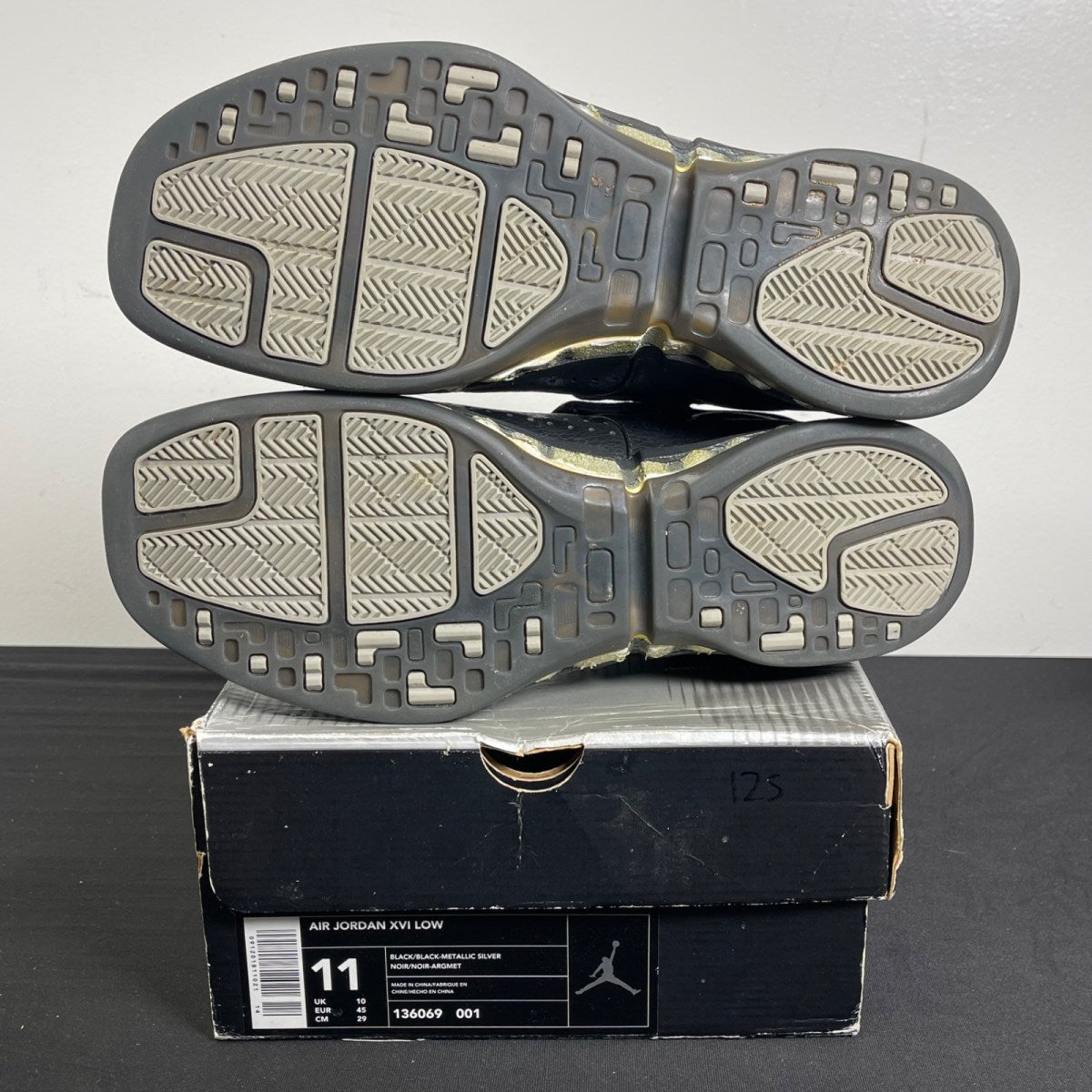 Jordan 16 OG Low Black / Chrome 11 (Moderately Worn Pre-Owned)JordanBlack/Black-Metallic Silver - Image 5