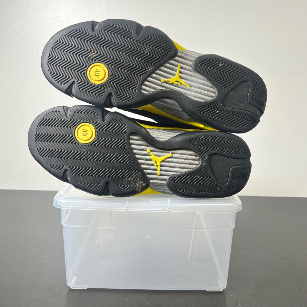 Jordan 14 Retro Thunder 10.5 (Heavily Worn Pre-Owned)JordanBlack/Vibrant Yellow-White - Image 5