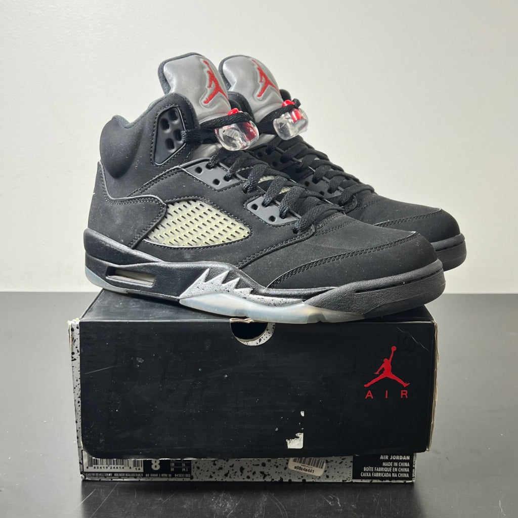 Jordan 5 Retro Black Metallic (2016) 8 (Lightly Worn Pre-Owned)JordanBlack/Fire Red-Metallic Silver-White - Image 1
