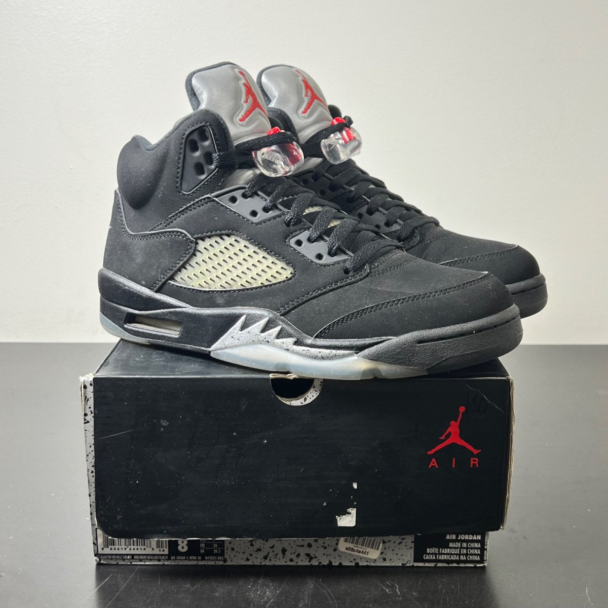 Jordan 5 Retro Black Metallic (2016) 8 (Lightly Worn Pre-Owned)JordanBlack/Fire Red-Metallic Silver-White - Image 1