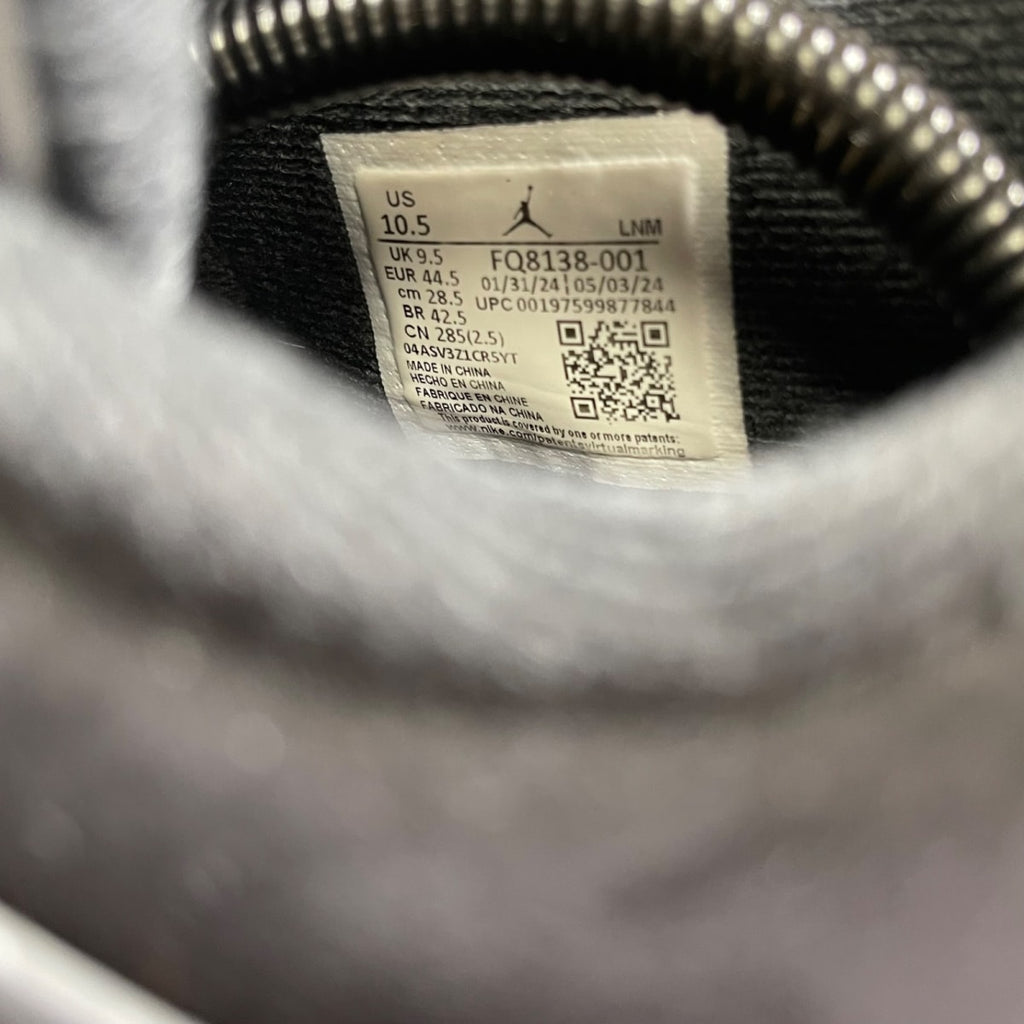 Jordan 4 Retro White Thunder 10.5 (Moderately Worn Pre-Owned)JordanBlack/White/Black - Image 6