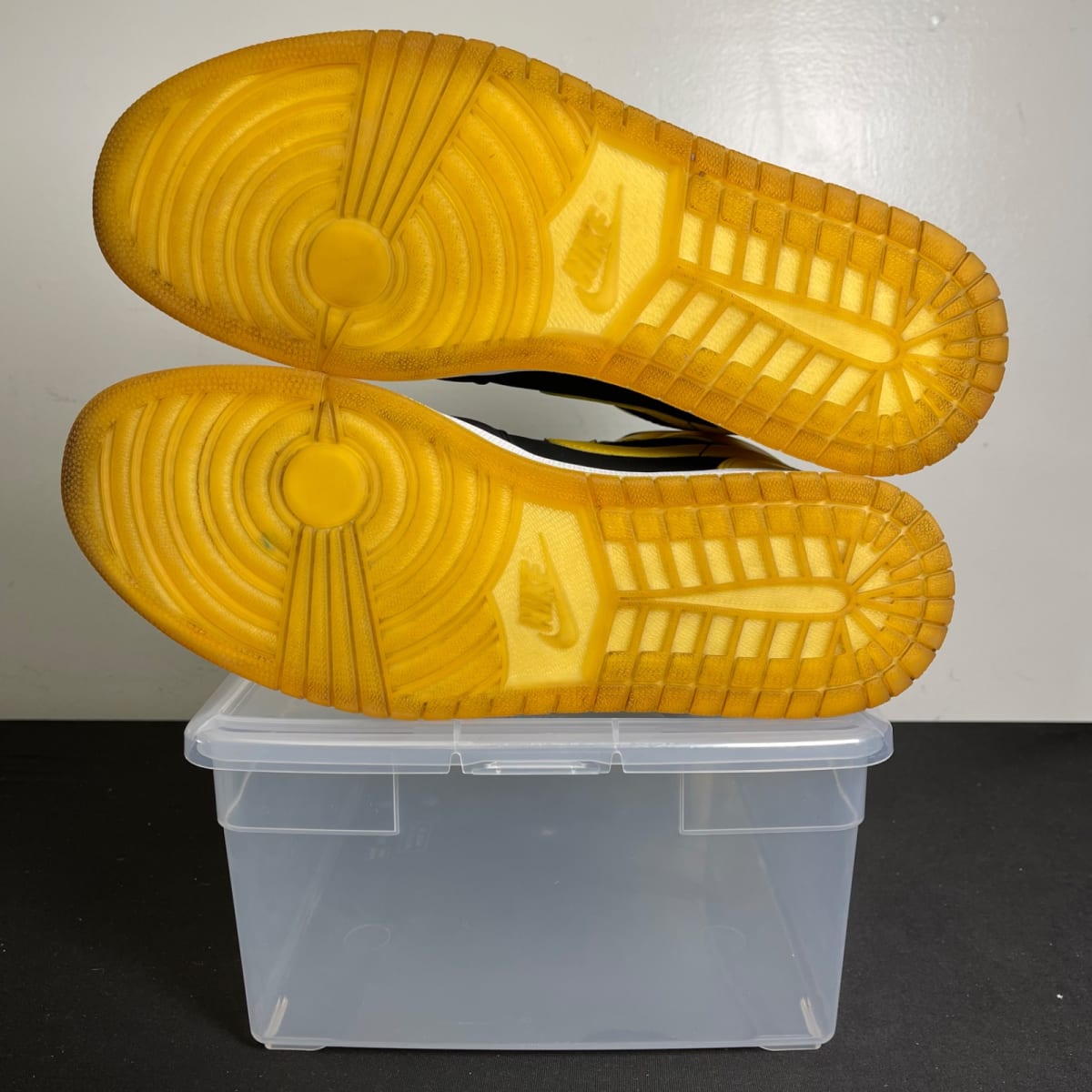 Jordan 1 Retro Mid New Love (2017) (Size 12) - aux