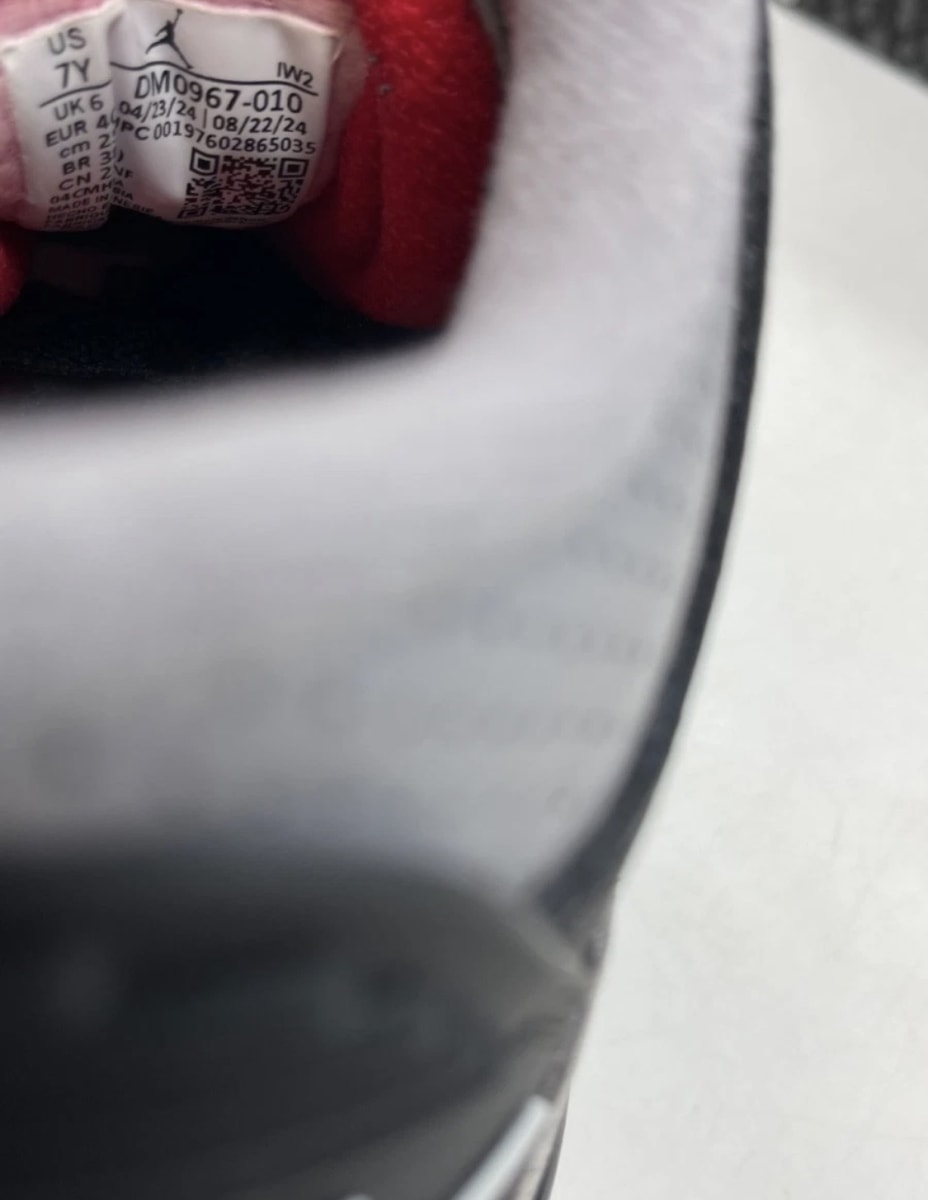 Jordan 3 Retro Black Cement (2024) (GS) 7Y (Lightly Worn Pre-Owned)JordanBlack/Fire Red/Cement Grey/Sail - Image 8