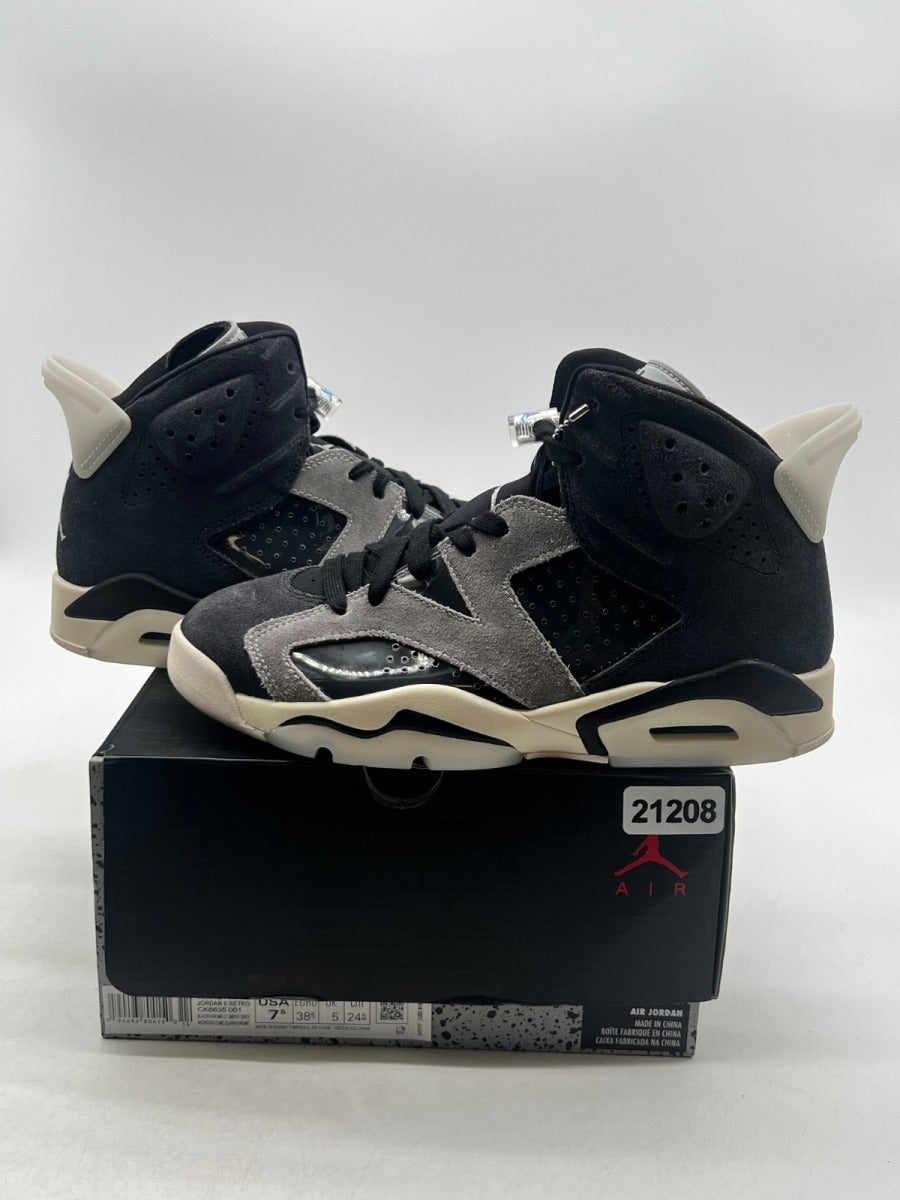 Jordan 6 Retro Tech Chrome (Women's) 7.5W (Lightly Worn Pre-Owned) - Image 1