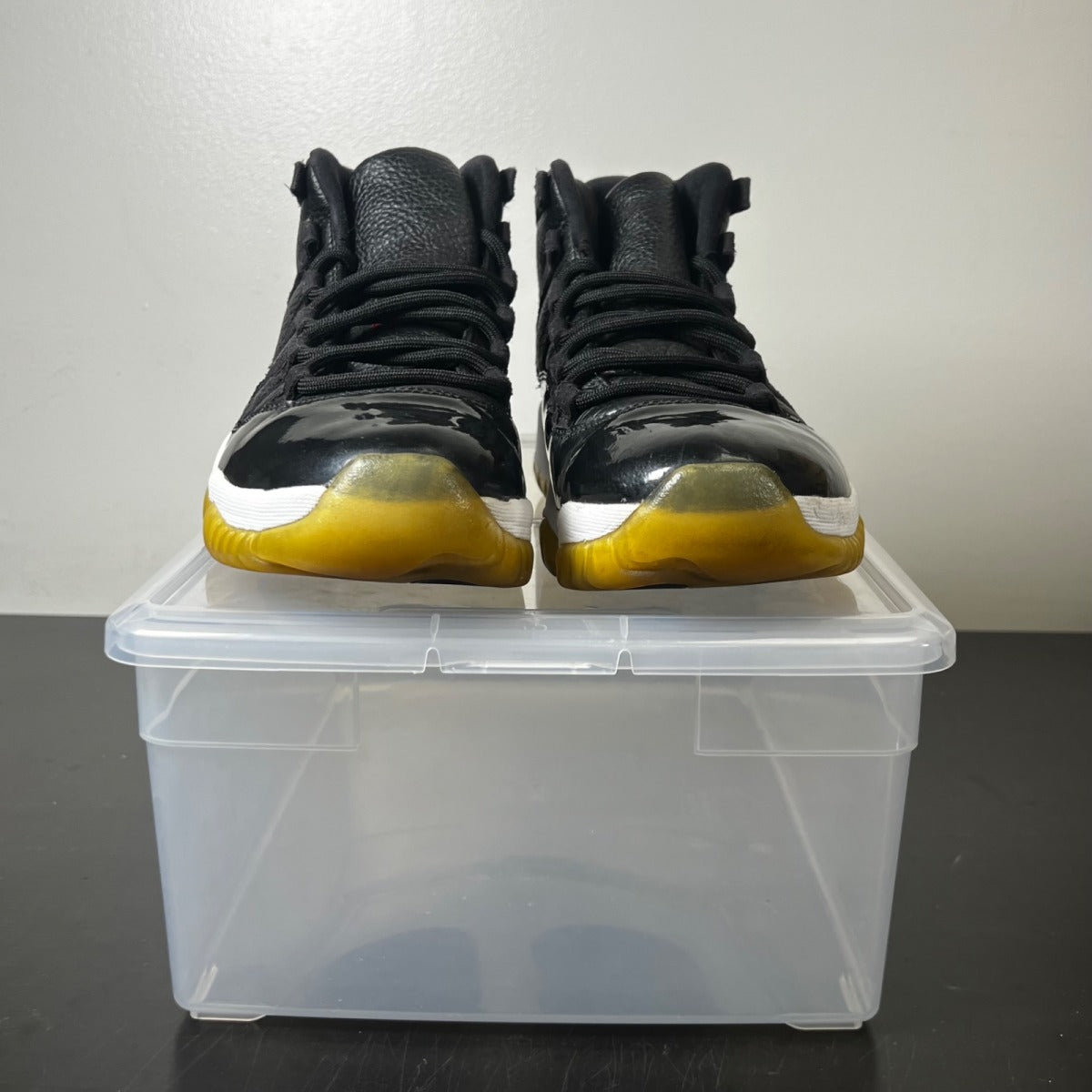 Jordan 11 Retro 72-10 8.5 (Heavily Worn Pre-Owned)JordanBlack/Gym Red-White-Anthracite - Image 2