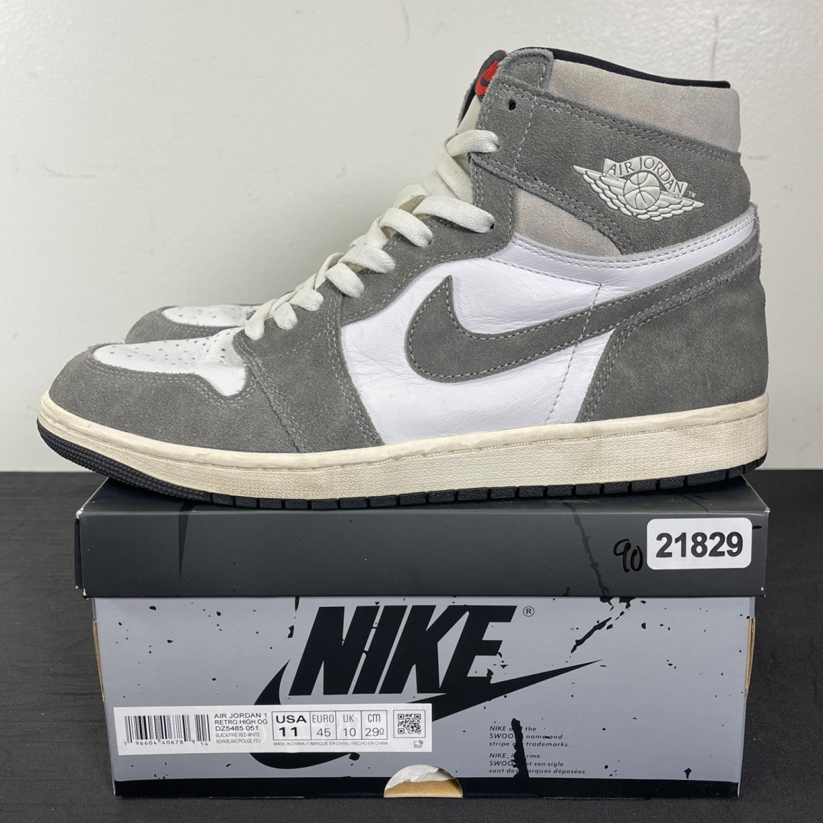 Jordan 1 Retro High OG Washed Black 11 (Moderately Worn Pre-Owned)JordanBlack/Fire Red/Light Smoke Grey/Sail - Image 3