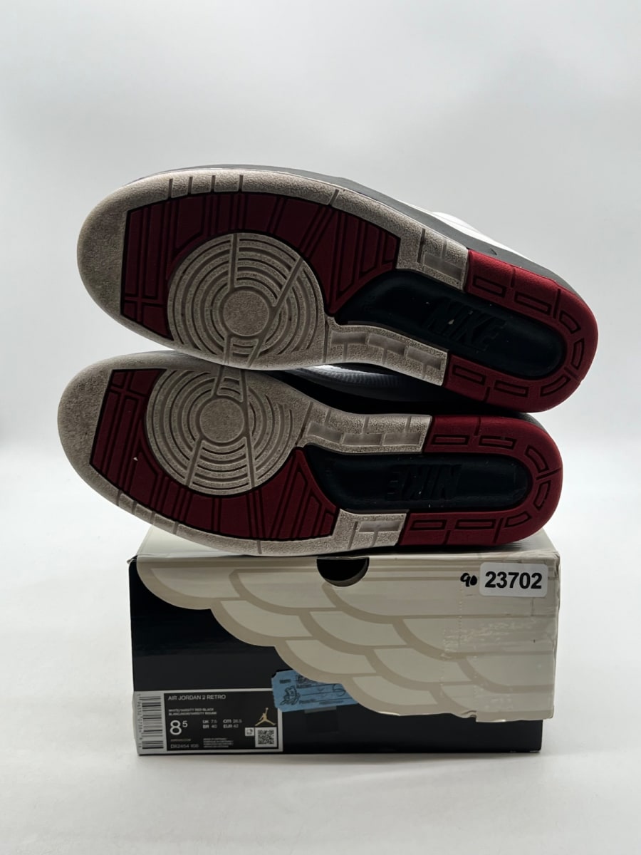 Jordan 2 Retro OG Chicago (2022) 8.5 (Lightly Worn Pre-Owned)JordanWhite/Varsity Red/Black - Image 8