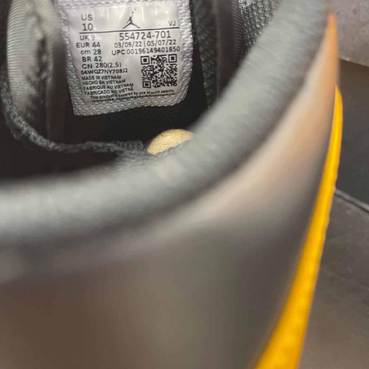 Jordan 1 Mid Taxi 10 (Moderately Worn Pre-Owned)JordanTaxi/White-Black - Image 6