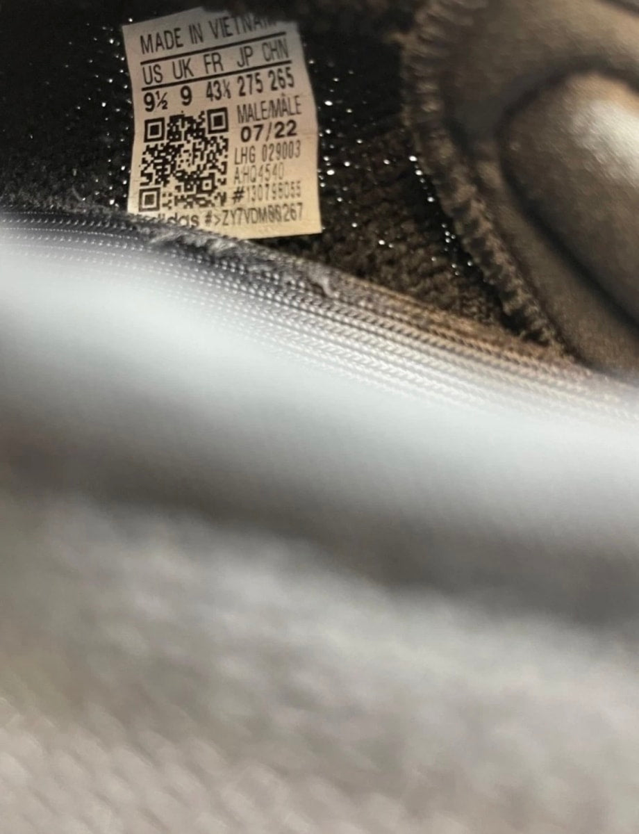 adidas Yeezy Boost 350 V2 Onyx 9.5 (Lightly Worn Pre-Owned)adidasOnyx/Onyx/Onyx - Image 8