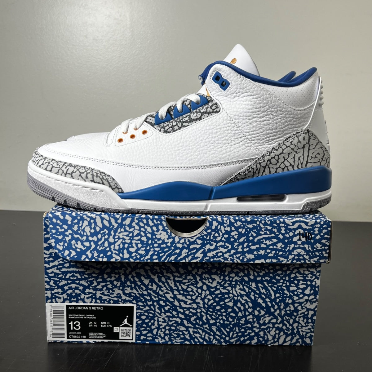Jordan 3 Retro Wizards 13 (Lightly Worn Pre-Owned)JordanWhite/True Blue/Metallic Copper/Cement Grey - Image 3