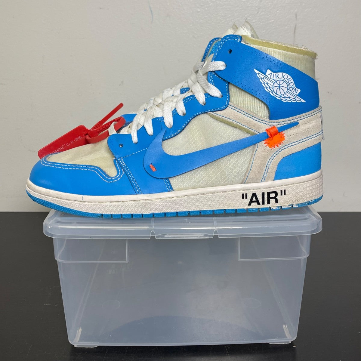 Jordan 1 Retro High Off-White University Blue 9.5 (Moderately Worn Pre-Owned)JordanWhite/Dark Powder Blue-Cone - Image 3