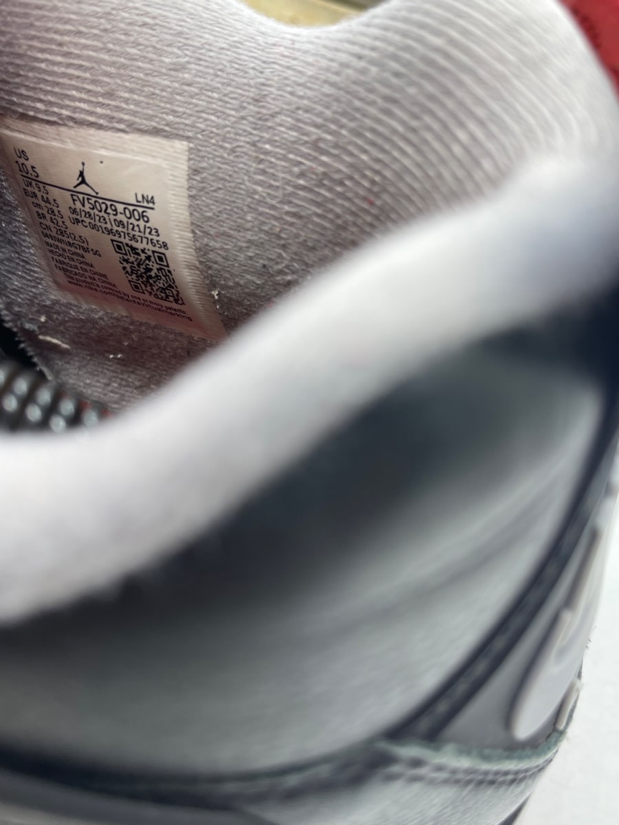 Jordan 4 Retro Bred Reimagined 10.5 (Moderately Worn Pre-Owned)JordanBlack/Cement Grey/Varsity Red/Summit White - Image 8
