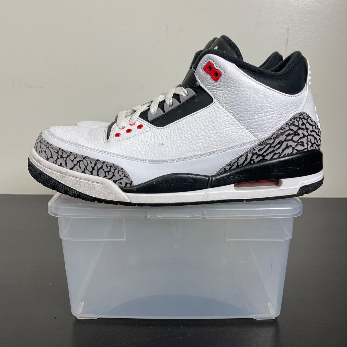 Jordan 3 Retro Infrared 23 10.5 (Moderately Worn Pre-Owned)JordanWhite/Cement Grey-Infrared 23-Black - Image 3