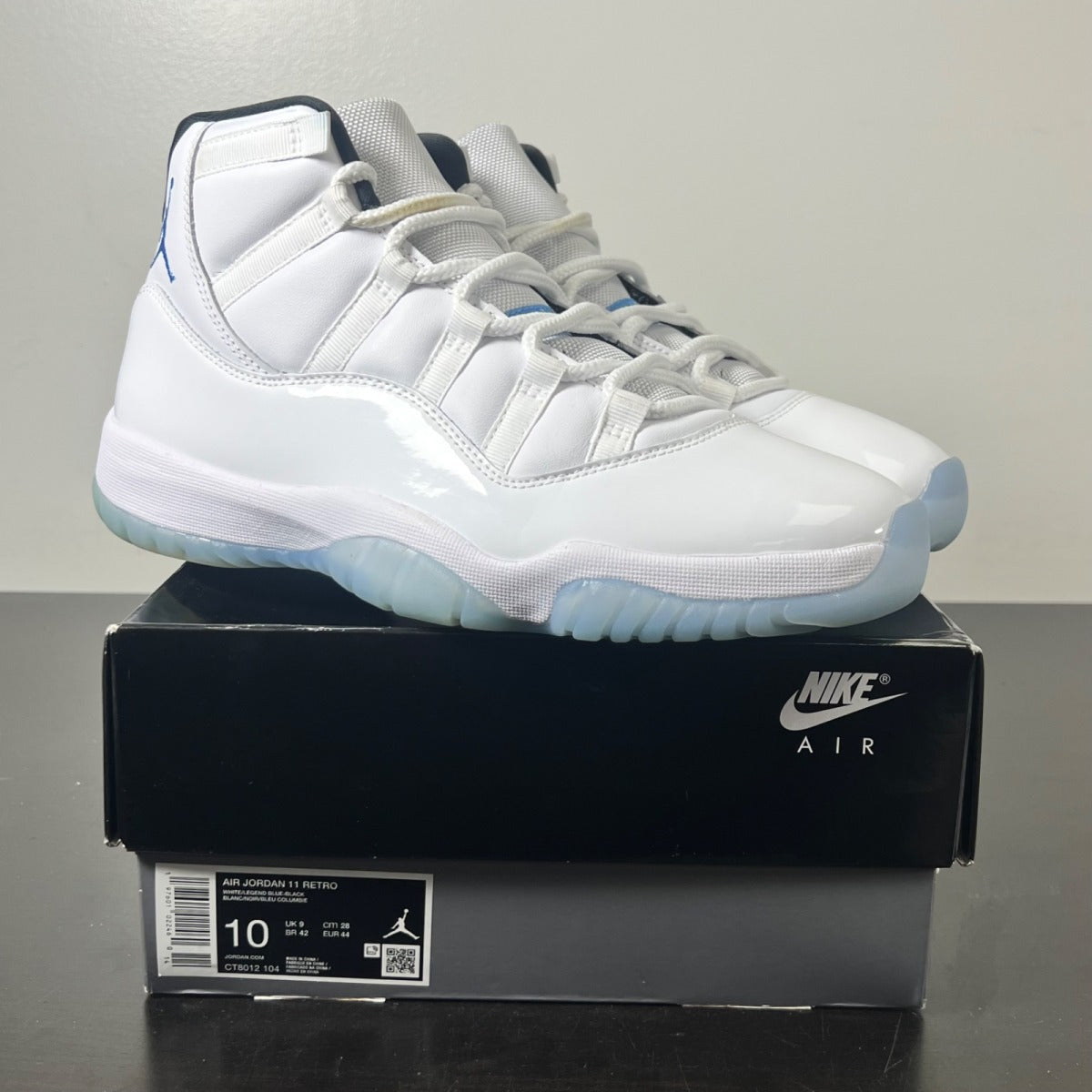 Jordan 11 Retro Legend Blue (2024) 10 (Lightly Worn Pre-Owned)JordanWhite/Legend Blue/Black - Image 1