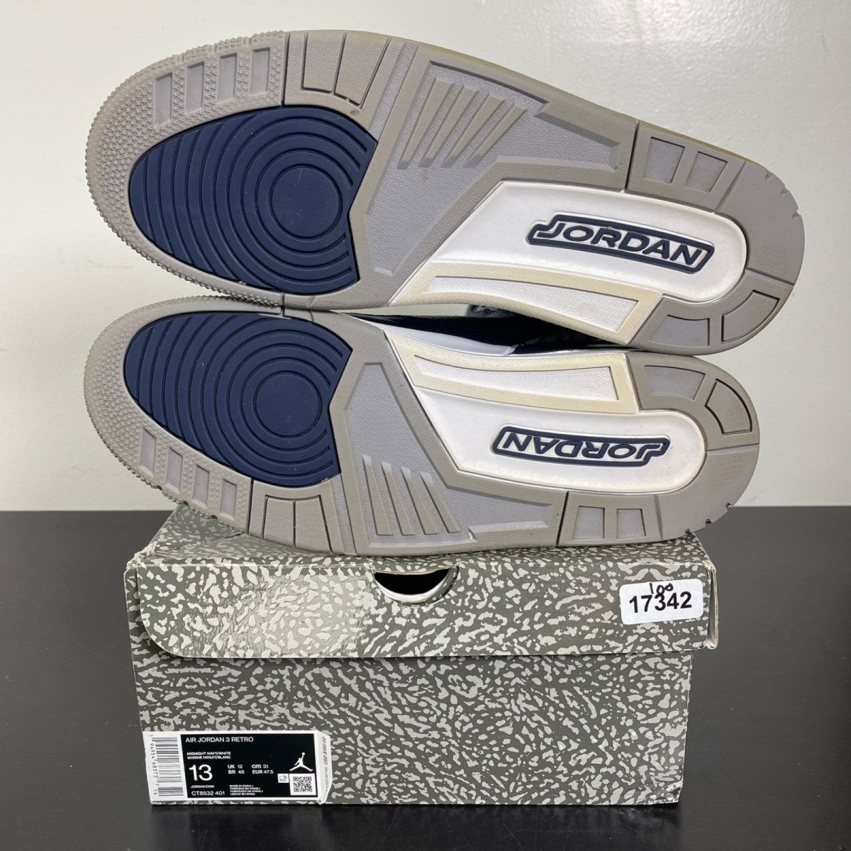 Jordan 3 Retro Georgetown (2021) 13 (Moderately Worn Pre-Owned)JordanMidnight Navy/Cement Grey-White - Image 5
