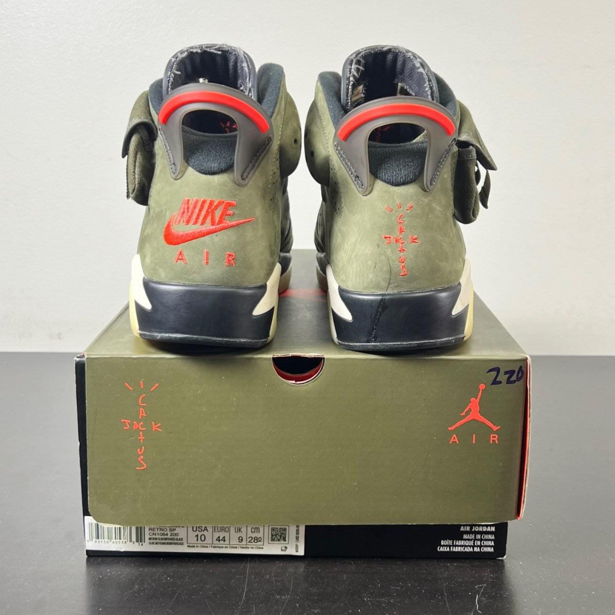 Jordan 6 Retro Travis Scott 10 (Lightly Worn Pre-Owned)JordanMedium Olive/Black-Sail-University Red - Image 4