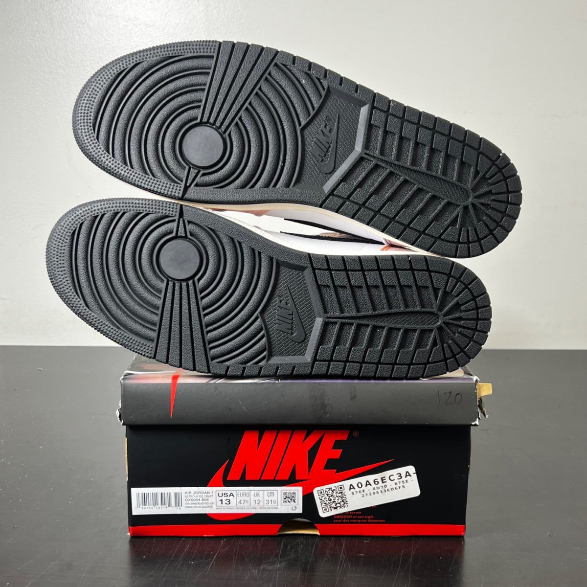 Jordan 1 Retro High OG Skyline 13 (Lightly Worn Pre-Owned)JordanVivid Orange/Black/Iced Lilac/True Blue/Sail - Image 6