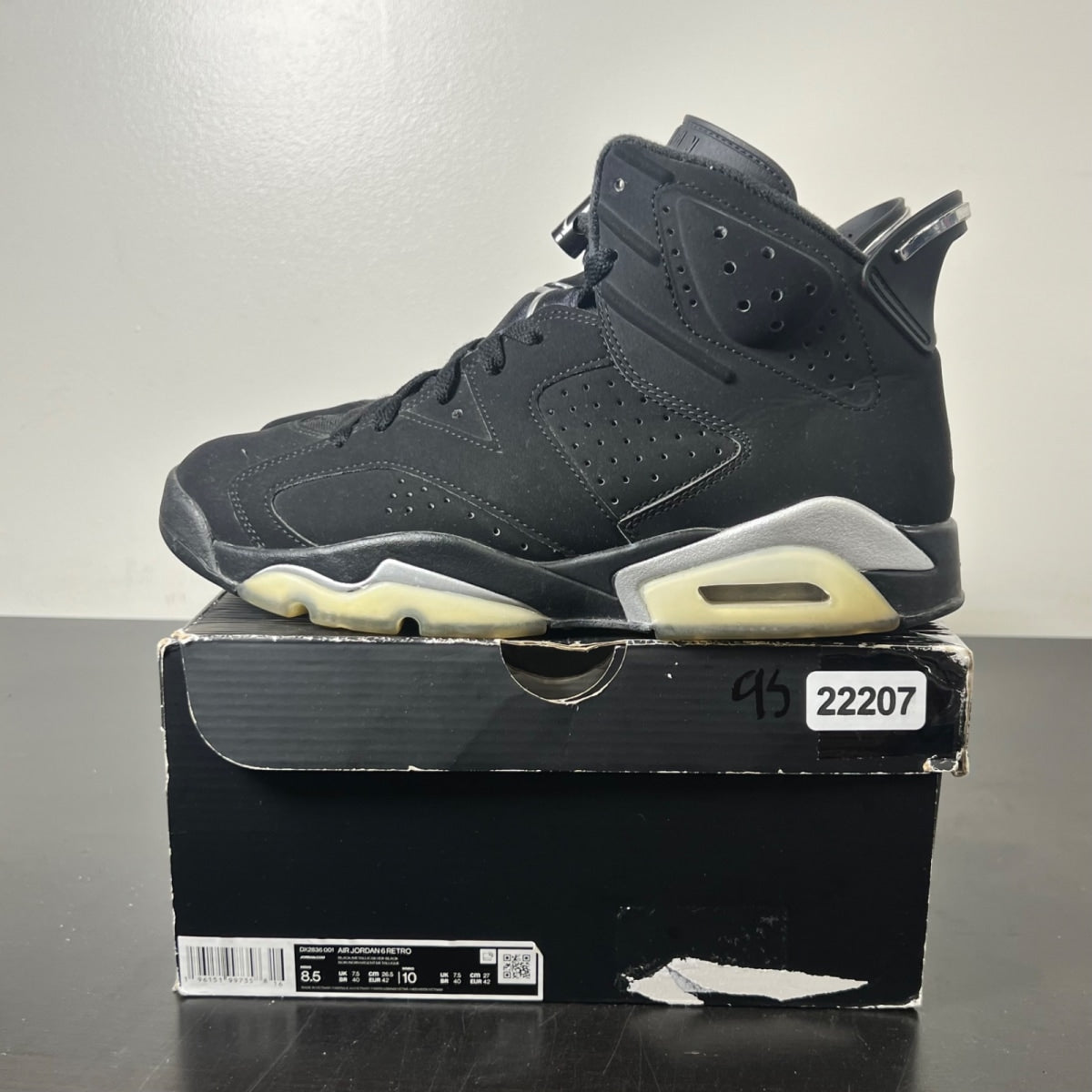 Jordan 6 Retro Chrome 8.5 (Lightly Worn Pre-Owned)JordanBlack/Black/Metallic Silver - Image 3