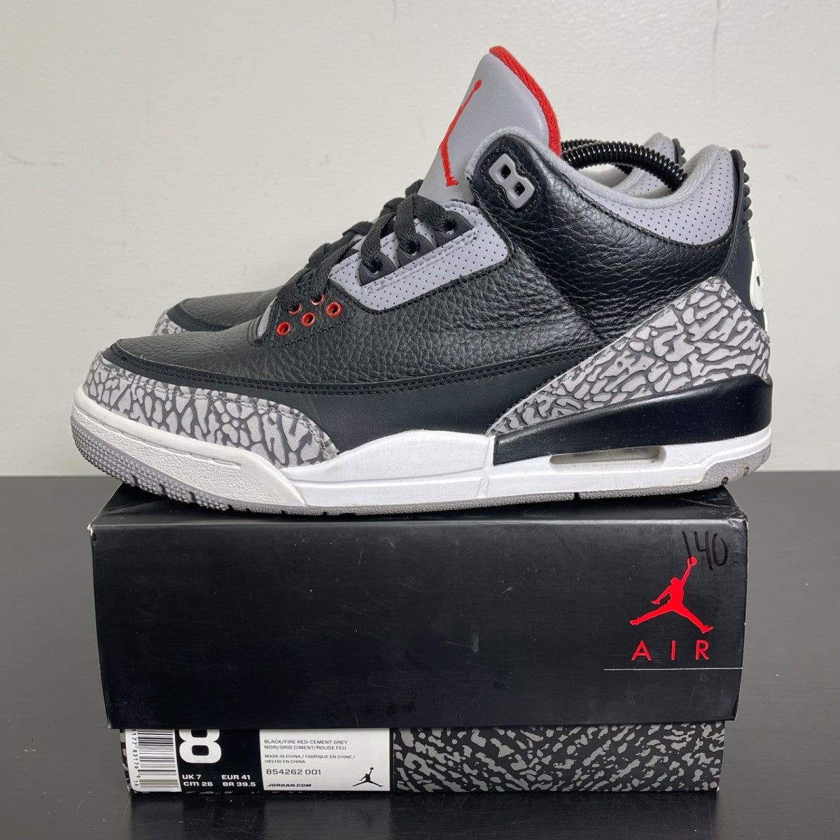 Jordan 3 Retro Black Cement (2018) 8 (Moderately Worn Pre-Owned)JordanBlack/Fire Red-Cement Grey-White - Image 3