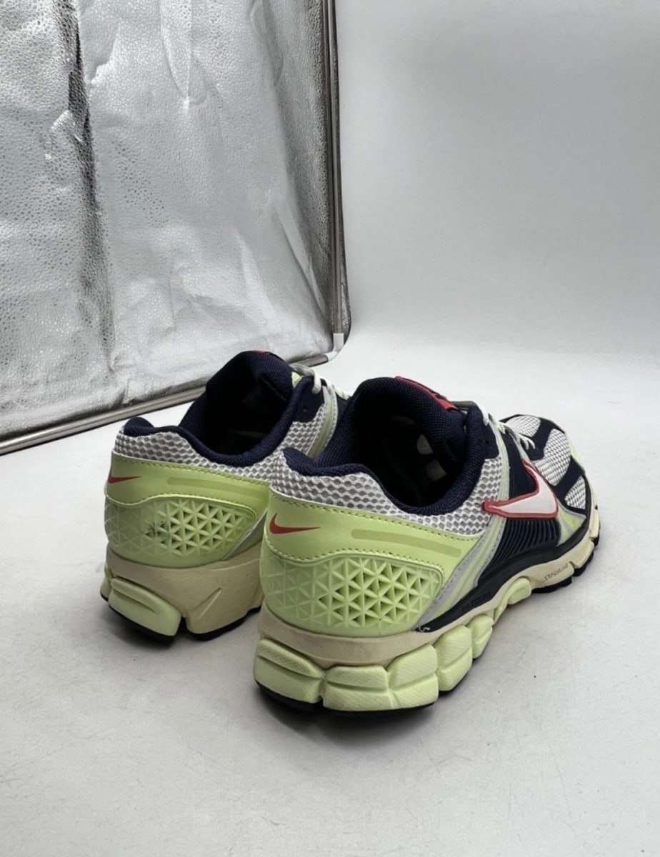 Nike Zoom Vomero 5 Volt Navy 9 (Lightly Worn Pre-Owned)NikeBarely Volt/Midnight Navy/Pure Platinum/White - Image 3