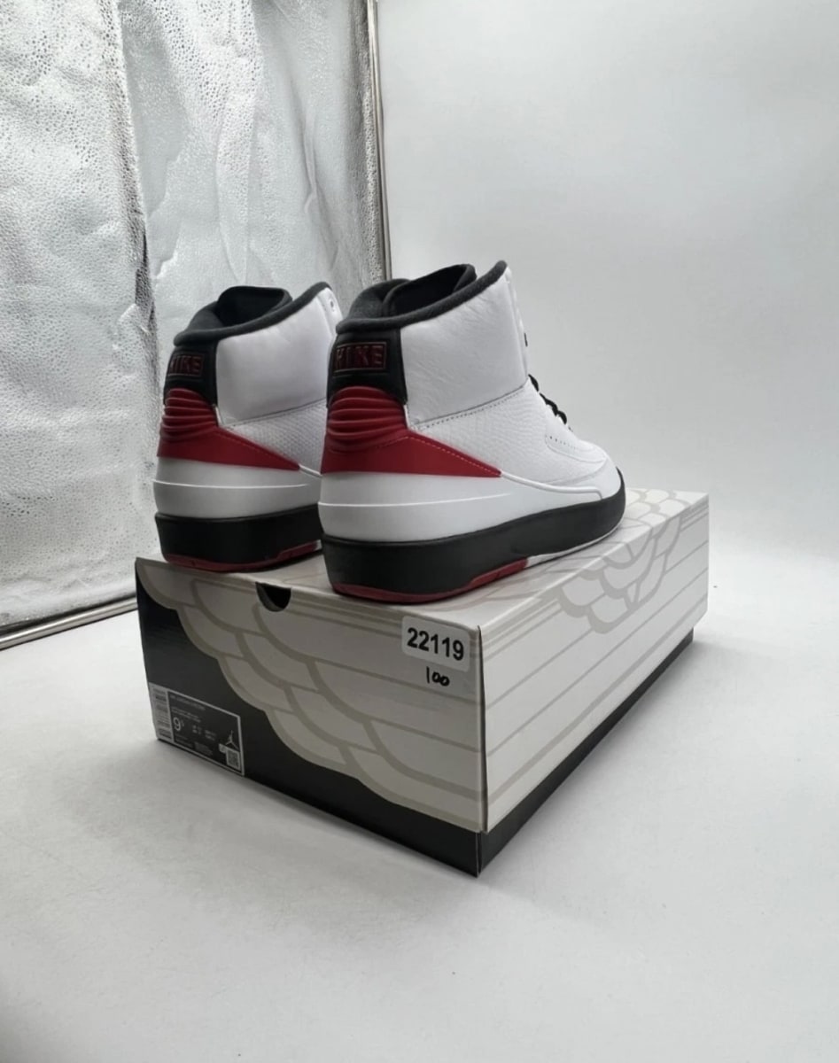 Jordan 2 Retro OG Chicago (2022) 9.5 (Lightly Worn Pre-Owned)JordanWhite/Varsity Red/Black - Image 5