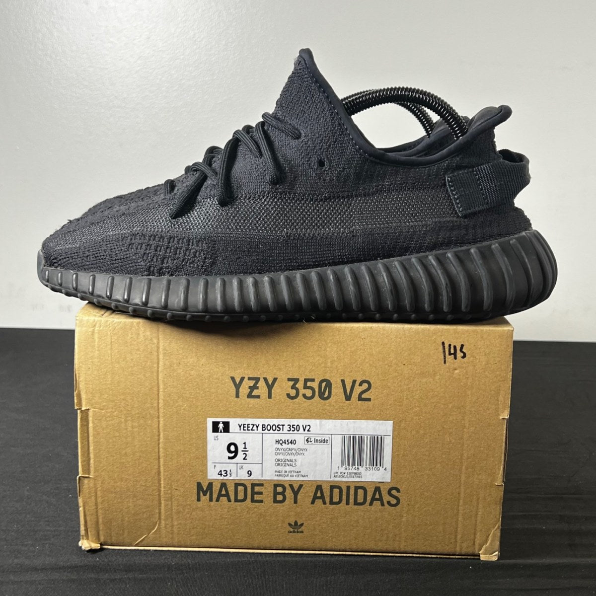 adidas Yeezy Boost 350 V2 Onyx 9.5 (Moderately Worn Pre-Owned)adidasOnyx/Onyx/Onyx - Image 3