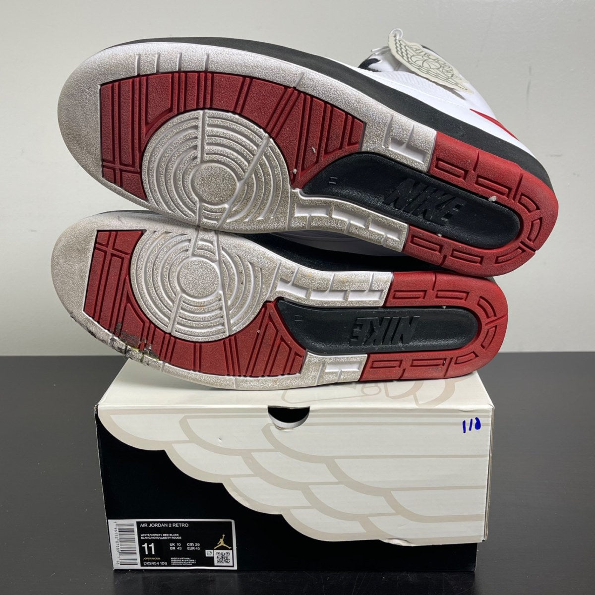 Jordan 2 Retro OG Chicago (2022) 11 (Moderately Worn Pre-Owned)JordanWhite/Varsity Red/Black - Image 5