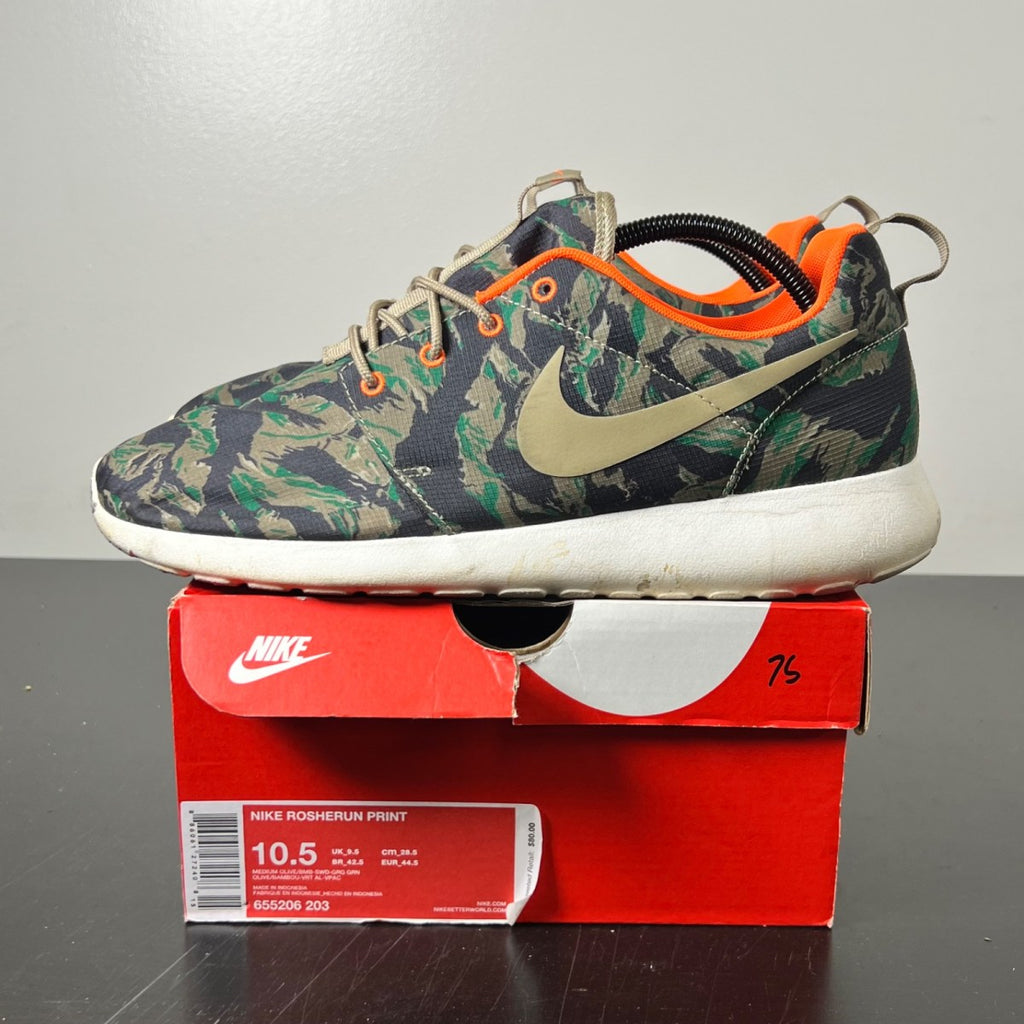 Nike Roshe Run Tiger Camo Green 10.5 (Moderately Worn Pre-Owned)NikeMedium Olive/Seaweed-Gorge Green-Bamboo - Image 4